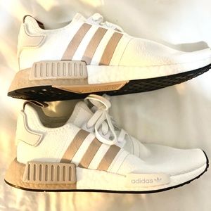 Adidas NMD_R1 Sneaker in White/Ash Pearl